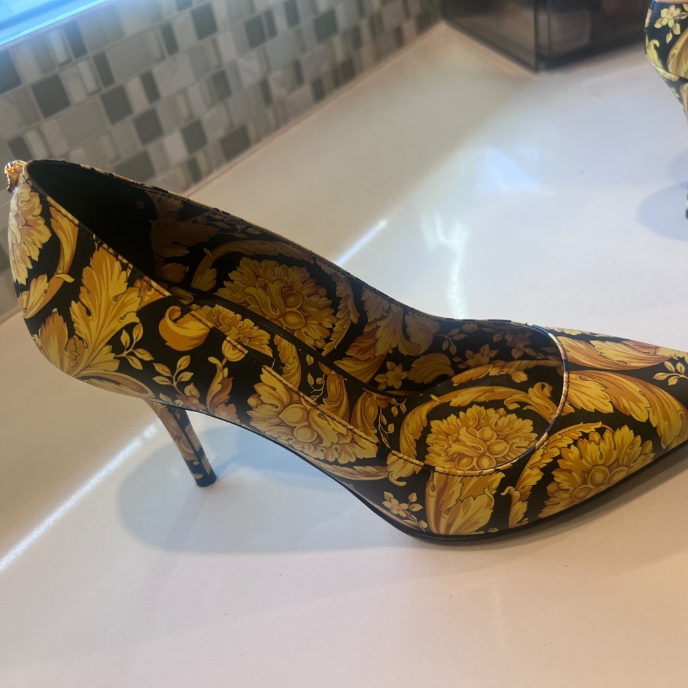 Versace pumps - Picture 5 of 9